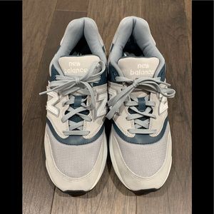 Men’s New Balance tennis shoes.